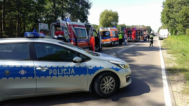 Kierowca zjechał do rowu. 3 osoby trafiły do szpitala