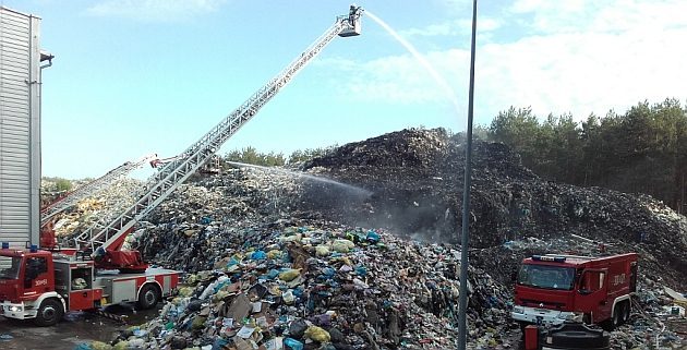 Płonie wysypisko śmieci w Studziankach