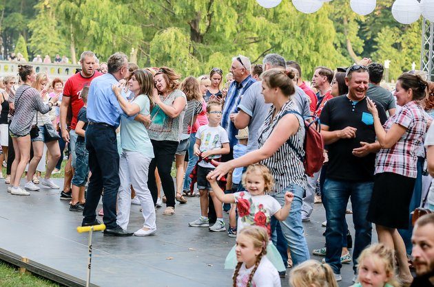 Białystok nie przypadkiem jest stolicą tańca. Tłumy na miejskiej potańcówce [ZDJĘCIA]