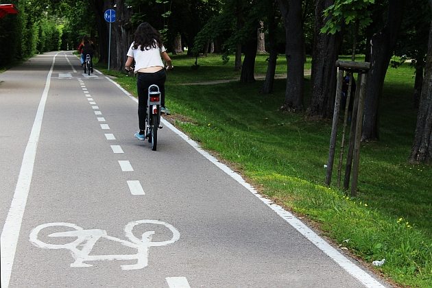 Schody, nieukończone i długo budowane ścieżki. Centrum nie jest przyjazne rowerzystom