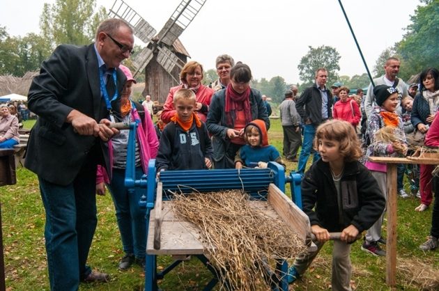 Piknik rodzinny w Ciechanowcu. Ziemniaczane potrawy i pokaz ciągników 