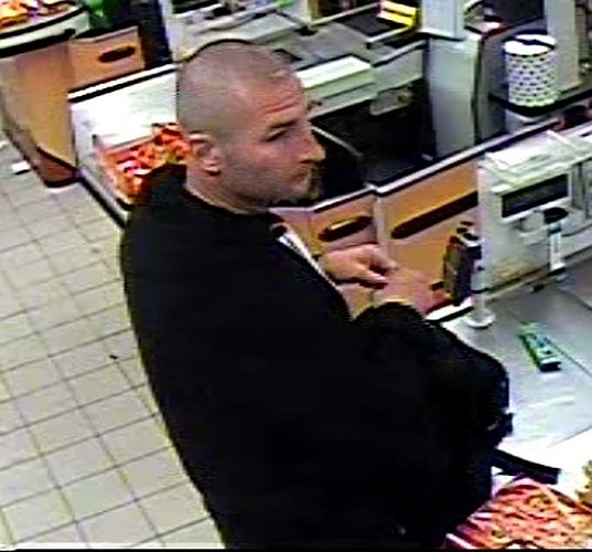 Ukradł naklejki z Biedronki. Jest poszukiwany przez policję