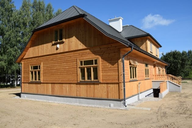 Nowy budynek trafił do białostockiego skansenu