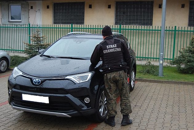 Jechał kradzionym autem z przerobionym numerem nadwozia. Został zatrzymany