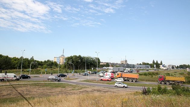 Duże utrudnienia na alei. Jedna jezdnia całkowicie zamknięta [OBJAZDY]