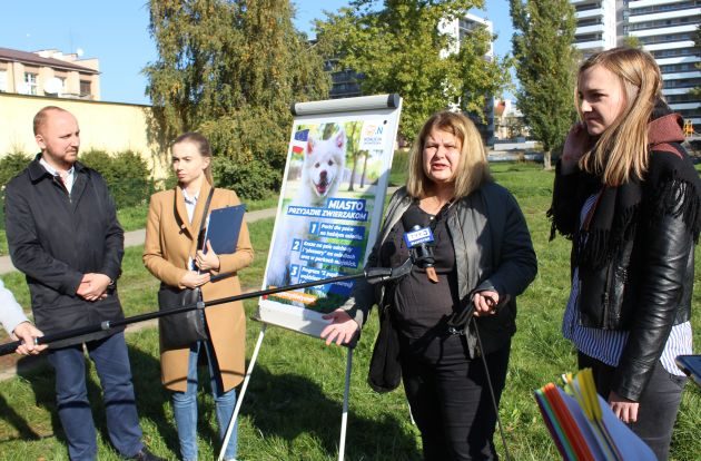 Piesuary, kosze na psie odchody i ogródki dla tych zwierząt - kolejne wyborcze zachęty