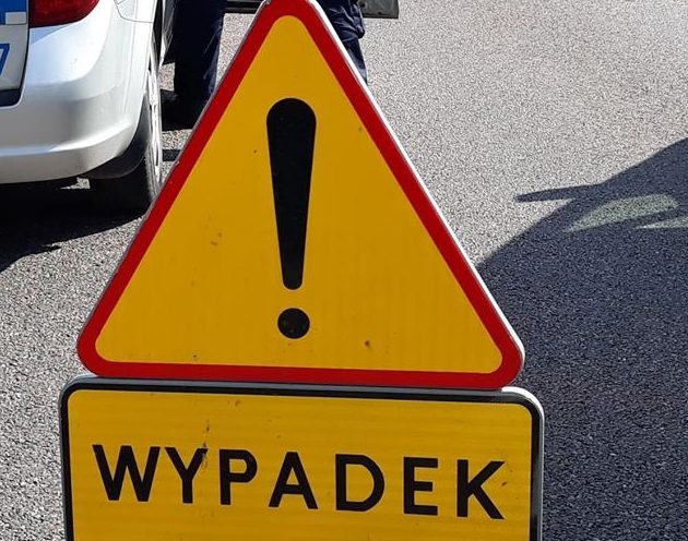 Wypadek na krajowej "63". Dwie osoby trafiły do szpitala