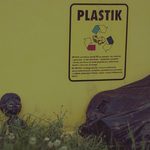 Dwie twarze: Zakopani pod plastikiem [FELIETON]