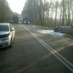 Przyczepka odczepiła się od busa. Kraksa na krajowej "63"