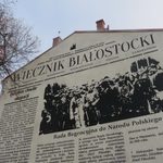 Nowy mural. Przedstawia fikcyjną białostocką gazetę