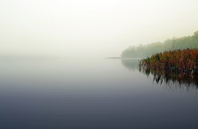 Przez awarię silnika utknęli na środku zalewu