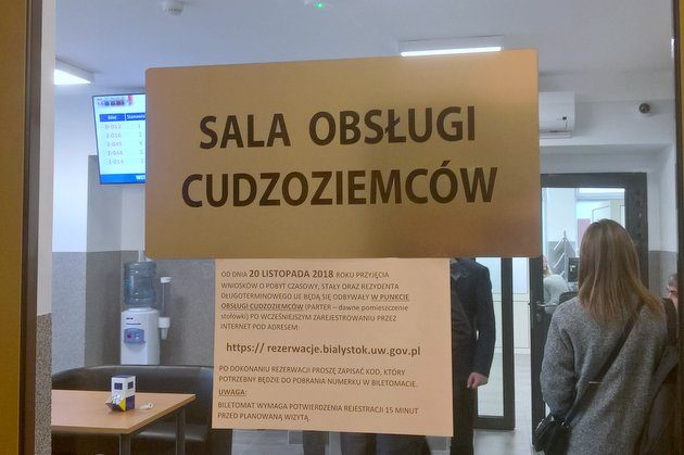 "Teraz jest lepiej". W urzędzie wojewódzkim działa już sala obsługi cudzoziemców