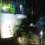 Autobus przewożący dzieci zderzył się z osobówką