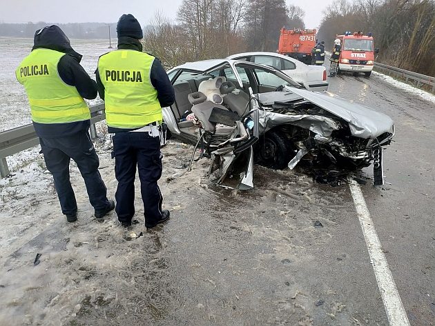 Wypadek w pobliżu Dąbrowy Białostockiej. 3 osoby zabrano do szpitala