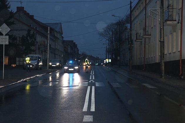 80-latka została potrącona na przejściu dla pieszych. Poszukiwani są świadkowie zdarzenia