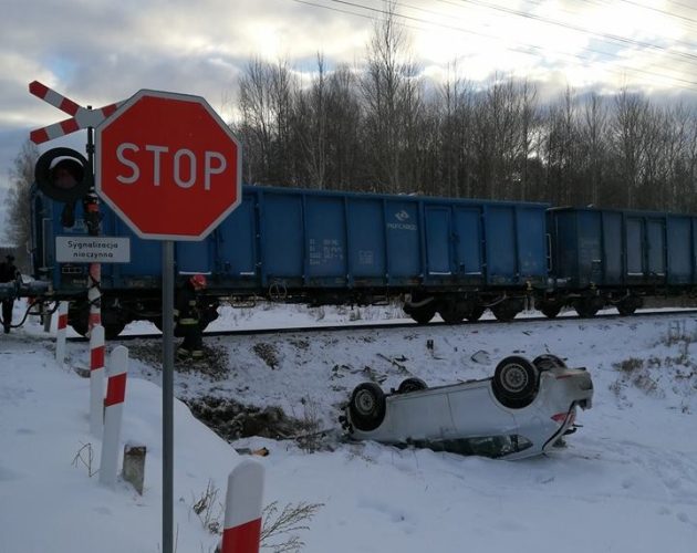 Wypadek na torach. Seat wylądował w rowie