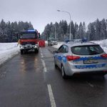 Nie żyje mężczyzna, który usiłował dobiec do autobusu. Droga jest zablokowana