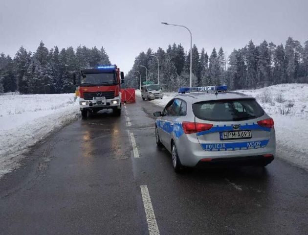 Nie żyje mężczyzna, który usiłował dobiec do autobusu. Droga jest zablokowana