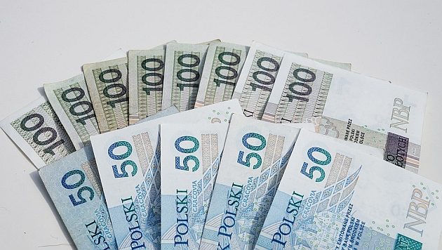 Wprowadzali do obiegu "puste faktury". Straty wyniosły prawie 35 mln zł