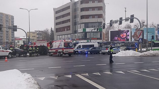 Wypadek z udziałem karetki pogotowia w centrum miasta