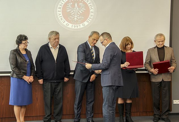 Zasłużeni pracownicy Uniwersytetu w Białymstoku uhonorowani