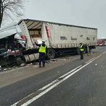 Wypadek z udziałem tirów. Jedna osoba ranna