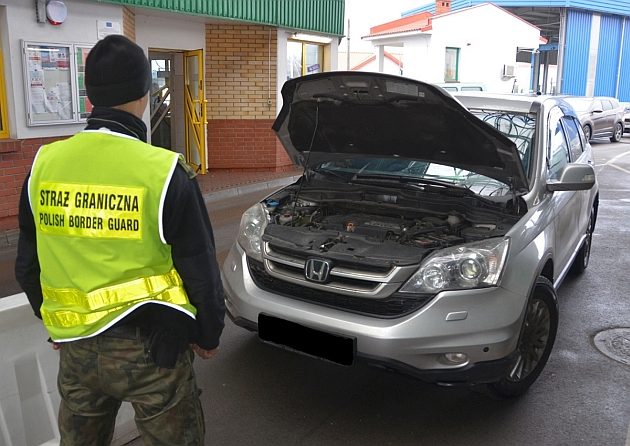 Pojazdy zatrzymane na granicy. Pochodziły z przestępstwa