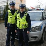 Policjanci uratowali mężczyznę z płonącego domu