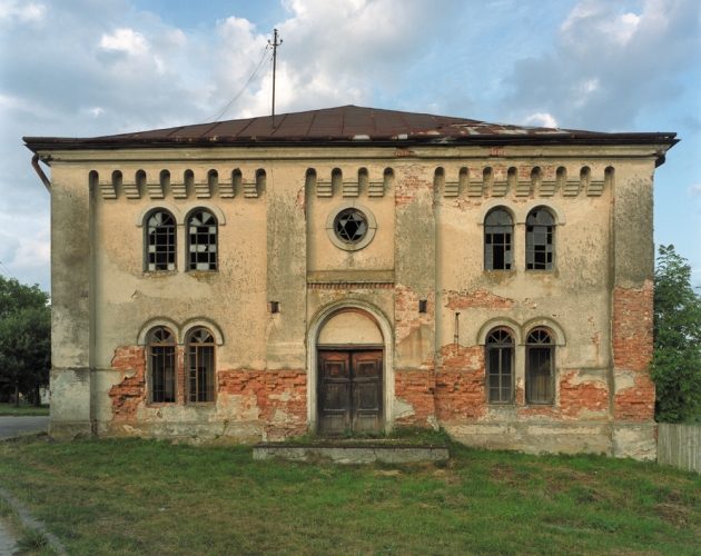 Była synagoga, jest garaż. Głośna wystawa w Białymstoku