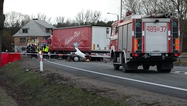 Śmiertelny wypadek. 2 osoby nie żyją, 3 trafiły do szpitala