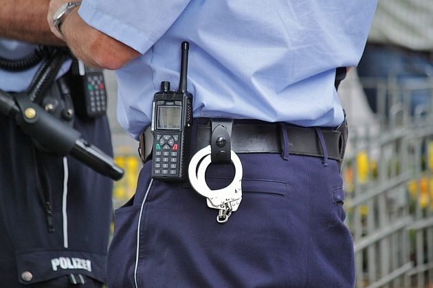 Ośmiu poszukiwanych i pięciu nietrzeźwych w rękach policji