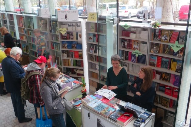 Międzynarodowe Targi Książki. Tłumy osób ściągnęły do Opery [ZDJĘCIA]