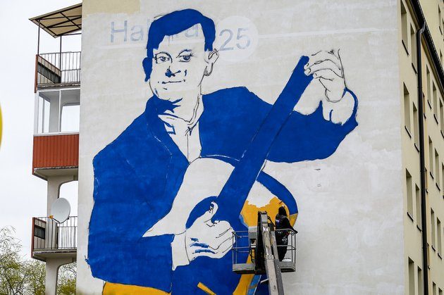 Zemsta muzyka? Marszałek z PiS sfinansował mural, a on poparł konkurencję