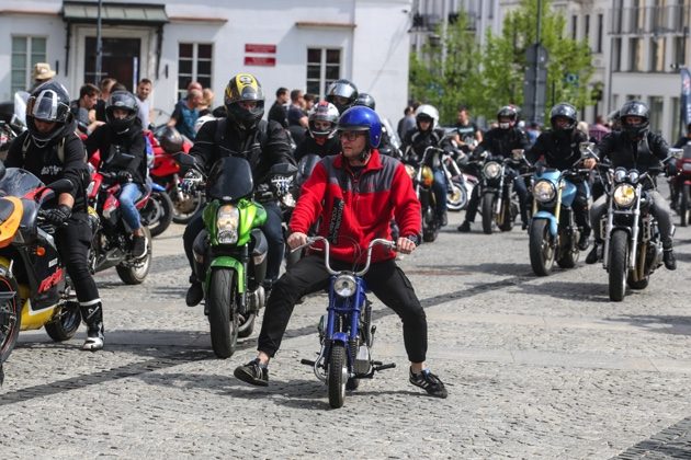 Motocykliści opanowali Rynek Kościuszki [ZDJĘCIA]