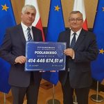 Wojewoda podlaski odebrał czek od premiera