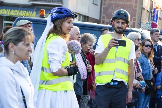 Czas na rolkowe wesele. Liczba gości? Kilkaset osób