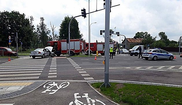 Wypadek na skrzyżowaniu. 2 osoby trafiły do szpitala