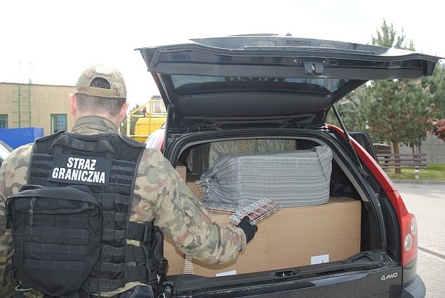 Uciekał przed patrolem, bo wiózł nielegalny towar