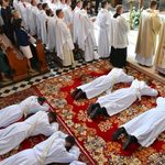 Archidiecezja Białostocka ma nowych księży. Diakoni przyjęli święcenia [ZDJĘCIA]