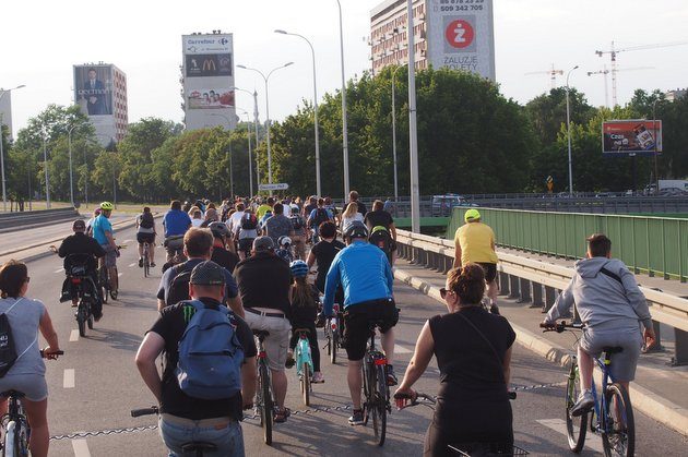 Środowisko rowerowe domaga się lepszego przejazdu przez wiadukt