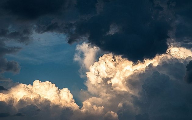 IMGW ostrzega. Będą burze z gradem