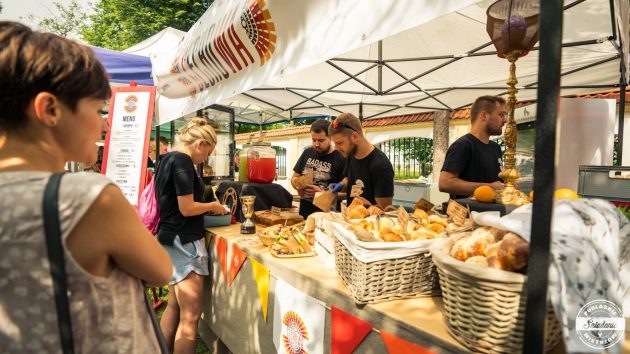 Podlaskie Śniadanie Mistrzów. Koce piknikowe dla białostoczan i pyszne jedzenie