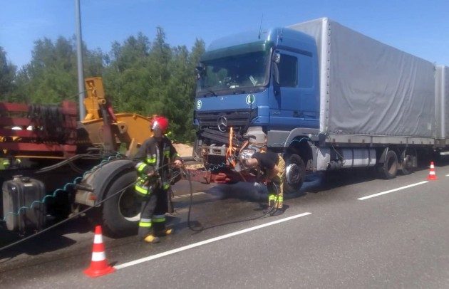 Doszło do wycieku ropy po zderzeniu dwóch tirów