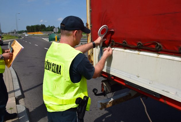 Służba celno-skarbowa szuka pracowników. Na chętnych czeka 15 etatów