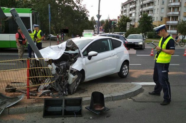 Białystok. Wypadek z udziałem nieoznakowanego radiowozu