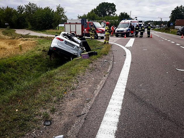 Wypadek na krajowej "61". 3 osoby zabrano do szpitala