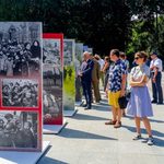 Plenerowa wystawa na placu przed Teatrem Dramatycznym