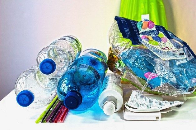 Ekologiczna rewolucja w domu, czyli jak ograniczyć zużycie plastiku