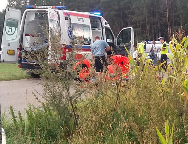 14-letni rowerzysta przewrócił się podczas "holowania". Został zabrany do szpitala