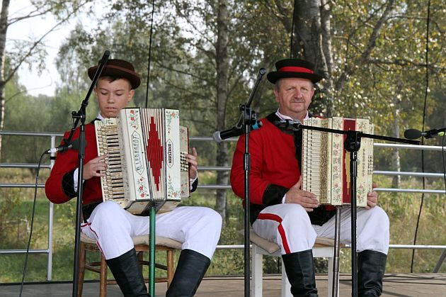 Najlepsze kapele i śpiewacy ludowi nagrodzeni